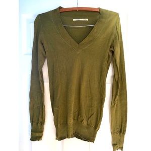 Olive Nordstrom V neck crew sweater